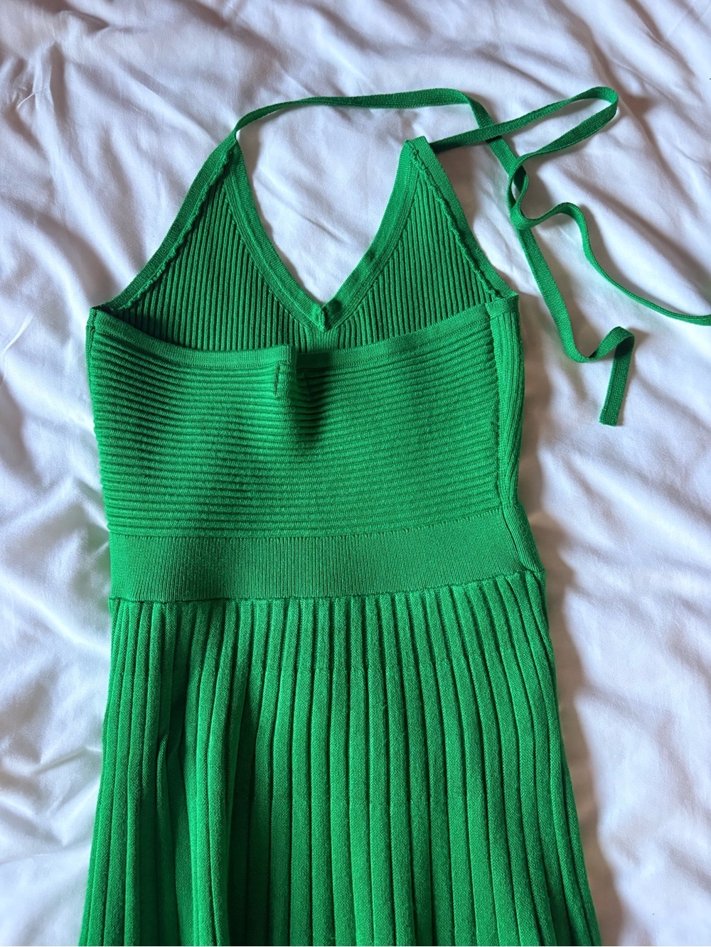 green halter neck dress - Picture 3 of 4
